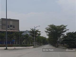 Bán hơn 100m2 đất mặt tiền 8m, 2 mặt ngõ trước sau chỉ ~ 70tr/m2, cạnh quận ủy bắc từ liêm
