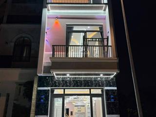 Chính chủ bán nhà, thuận giao tặng full nội thất, sổ riêng công chứng ngay!