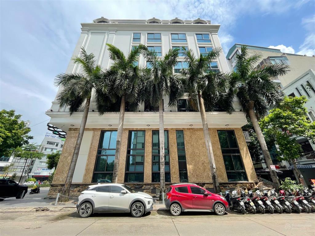 Bán tòa khách sạn 8 tầng, mặt phố 36 nguyễn hoàng. dt 237m2, mt 10m. vị trí đắc địa. giá 195 tỷ