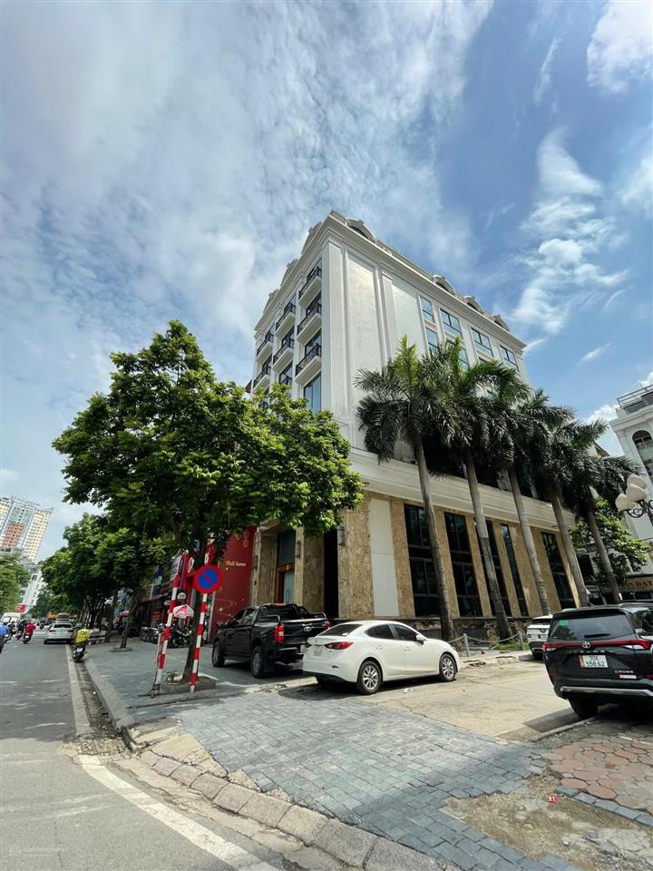 Bán tòa khách sạn 8 tầng, mặt phố 36 nguyễn hoàng. dt 237m2, mt 10m. vị trí đắc địa. giá 195 tỷ