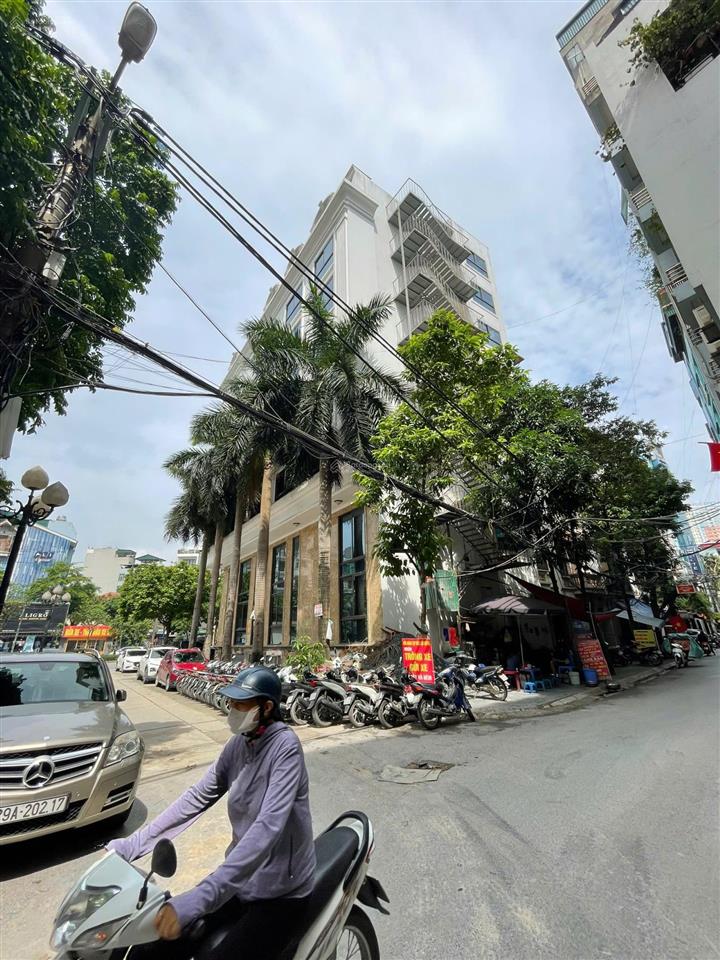 Bán tòa khách sạn 8 tầng, mặt phố 36 nguyễn hoàng. dt 237m2, mt 10m. vị trí đắc địa. giá 195 tỷ