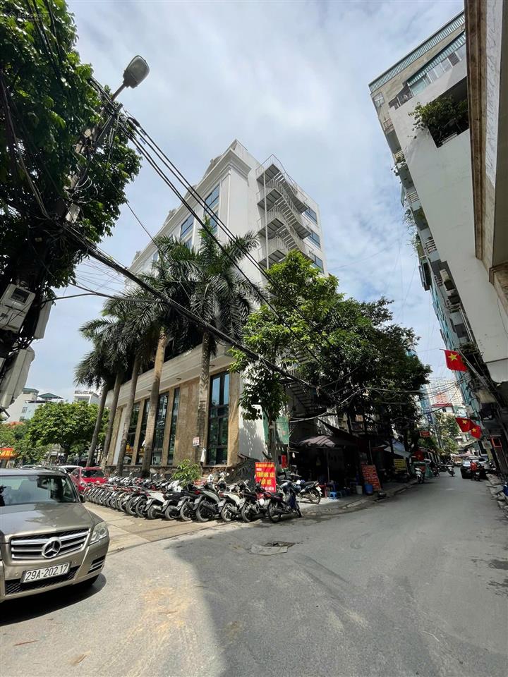 Bán tòa khách sạn 8 tầng, mặt phố 36 nguyễn hoàng. dt 237m2, mt 10m. vị trí đắc địa. giá 195 tỷ