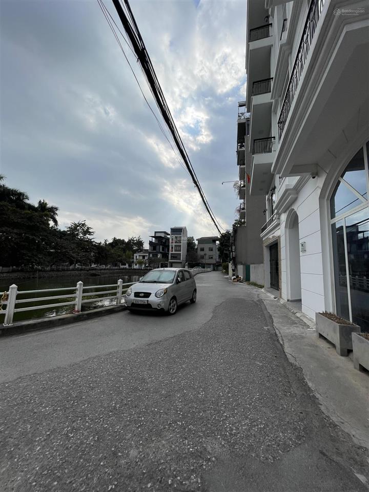 Đất long biên sát hai cầu lớn giao thông thuận tiện gần hồ thoáng sáng