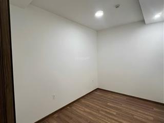 Giá chuẩn tháng 8  bán 2 pn 2 wc 67m2 giá 3 tỷ 230 bao hết  q7 riverside complex tầng đẹp