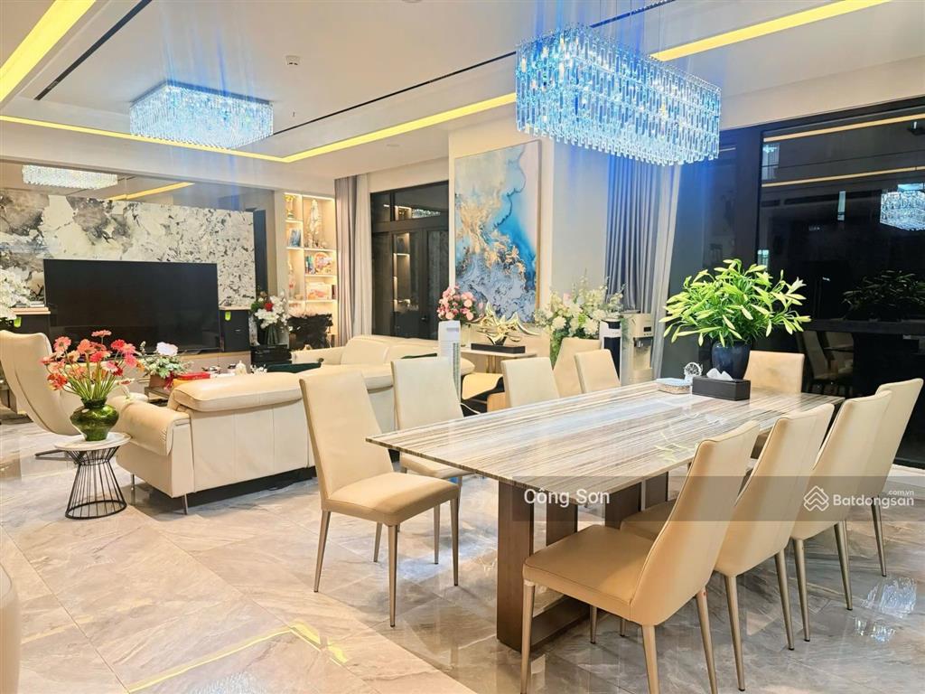Chuyển công tác xa gia đình cần bán căn 68m2 nhà đẹp nội thất mới tinh, giá 5 tỷ thiện chí