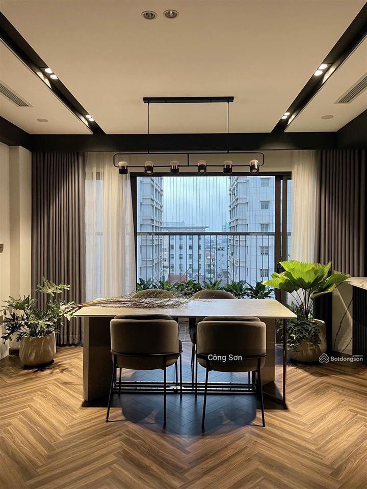 Nhà tôi chuyển xuống nhà đất cần bán căn hộ gd đang ở 124m2 hướng mát view đẹp ,sẵn sổ đỏ,thiện trí