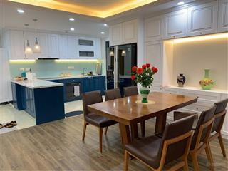 Chính chủ bán chung cư cao cấp nhà 24t căn góc dt 122m2, 2 ban công hướng nam  nội thất xịn