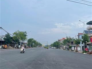 Dịch vụ lại yên 105m2 đường 24m vỉa hè 5m