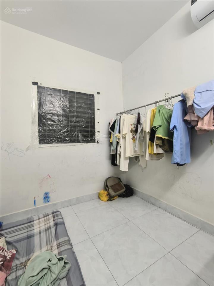 7,5 tỷ  nhà 2 tầng 82m2  4 phòng  cách mặt tiền trường sa 40m  giáp q1