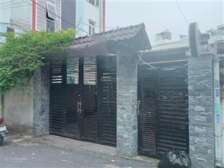 Cho thuê nnc hxh cmt8,q3, ngang 11 dài 10, có 1wc và 1 gác đúc 20m2. kinh doanh tự do. giá 35tr.