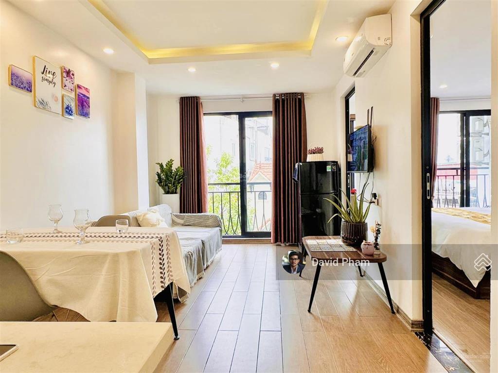 Phòng mới ban công nguyễn gia trí full nội thất & tách bếp .  0989 785 ***