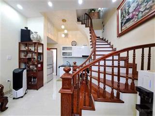 Trung tâm phố cổ  lô góc 3 thoáng  20m ra mặt phố  vài phút ra hồ gươm , hồ tây , lăng bác ...
