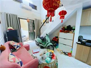 Thông phong, đống đa. dt 19/25m2 x 4 tầng, mt 3,4m, giá 5,1 tỷ. vài bước ra mặt phố