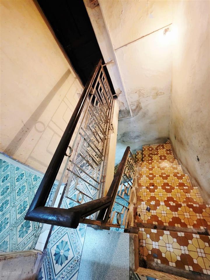 Lê duẩn, đống đa. dt 50m² x 2 tầng, mt 4,2m, giá 9,8 tỷ. đất vàng giá đầu tư