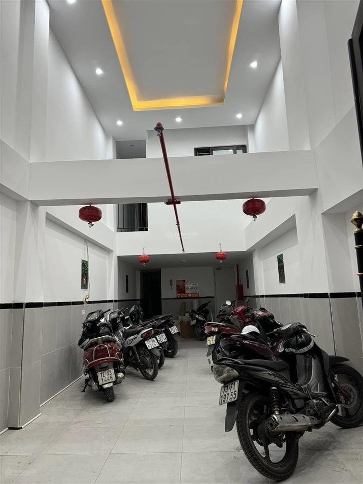Chung cư mini căn hộ dịch vụ hoàng quốc việt lô góc 2 thoáng 81m2 x 7t x 21pkk, dòng tiền 105tr/th