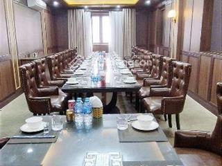 Bán toà nhà văn phòng 9 tầng mặt phố huế 190m2, mặt tiền 7,5m vuông vắn, doanh thu 15000$/tháng.