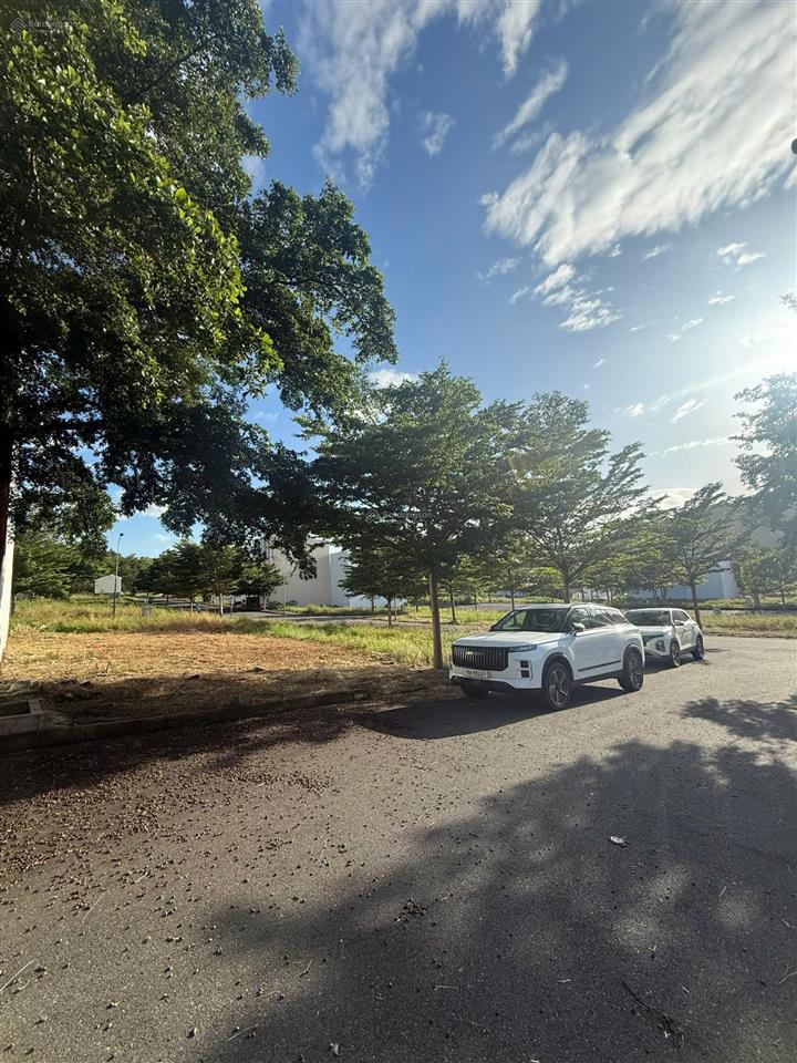 Em nguyệt nha trang cần bán 3 lô đất khu đô thị hoàng phú, pháp lý chuẩn, cao ráo, giá đầu tư