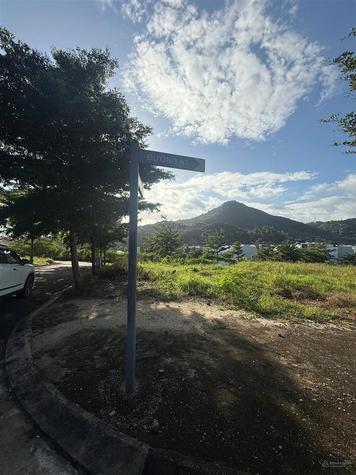 Em nguyệt nha trang cần bán 3 lô đất khu đô thị hoàng phú, pháp lý chuẩn, cao ráo, giá đầu tư