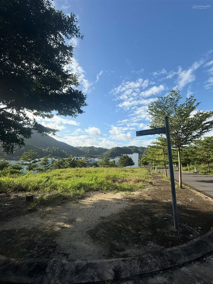 Em nguyệt nha trang cần bán 3 lô đất khu đô thị hoàng phú, pháp lý chuẩn, cao ráo, giá đầu tư