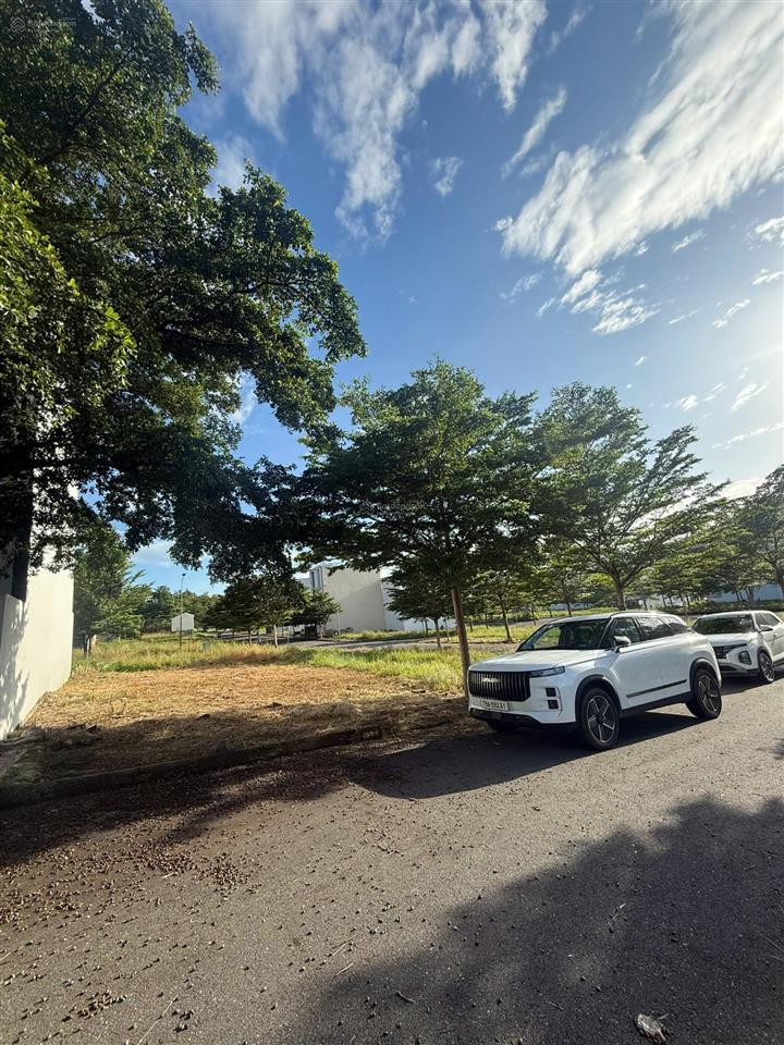 Em nguyệt nha trang cần bán 3 lô đất khu đô thị hoàng phú, pháp lý chuẩn, cao ráo, giá đầu tư