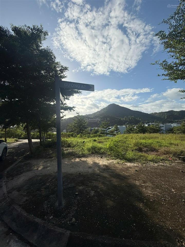 Em nguyệt nha trang cần bán 3 lô đất khu đô thị hoàng phú, pháp lý chuẩn, cao ráo, giá đầu tư