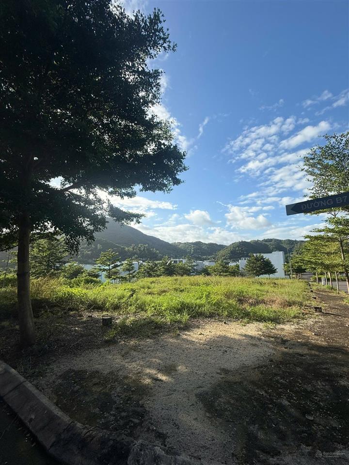 Em nguyệt nha trang cần bán 3 lô đất khu đô thị hoàng phú, pháp lý chuẩn, cao ráo, giá đầu tư