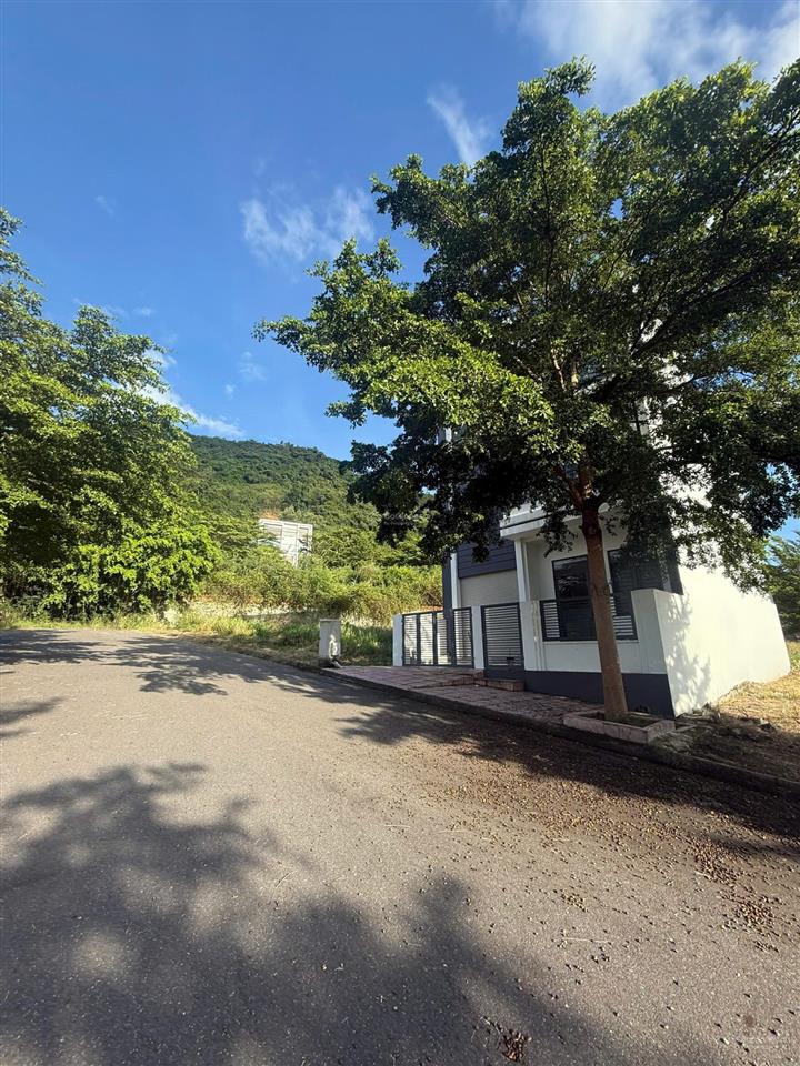 Em nguyệt nha trang cần bán 3 lô đất khu đô thị hoàng phú, pháp lý chuẩn, cao ráo, giá đầu tư