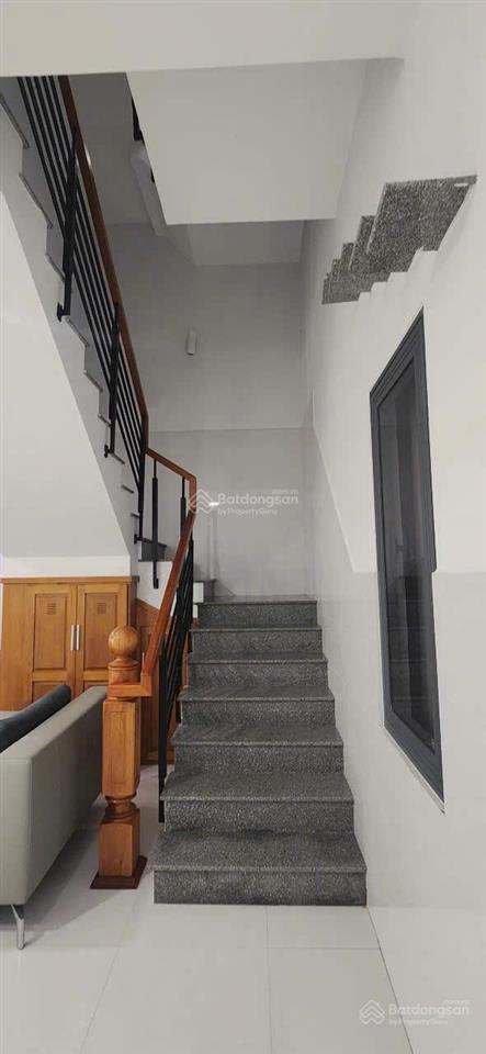 Em nguyệt nha trang cần bán nhà full nt xịn và đẹp ngang 6m chỉ 60tr/m2, vĩnh hòa cách biển 1,5km