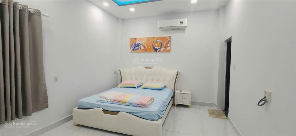 Em nguyệt nha trang cần bán nhà full nt xịn và đẹp ngang 6m chỉ 60tr/m2, vĩnh hòa cách biển 1,5km