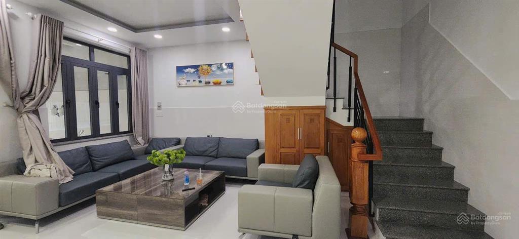 Em nguyệt nha trang cần bán nhà full nt xịn và đẹp ngang 6m chỉ 60tr/m2, vĩnh hòa cách biển 1,5km