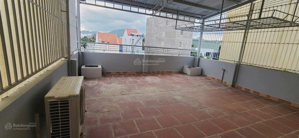 Em nguyệt nha trang cần bán nhà full nt xịn và đẹp ngang 6m chỉ 60tr/m2, vĩnh hòa cách biển 1,5km