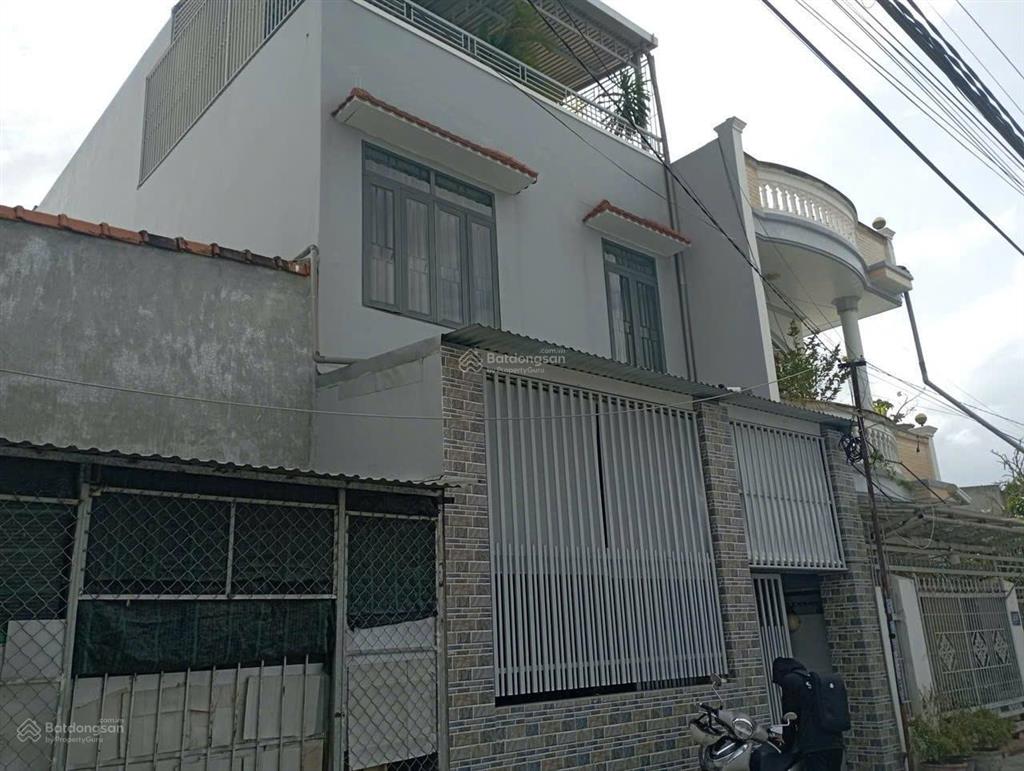 Em nguyệt nha trang cần bán nhà full nt xịn và đẹp ngang 6m chỉ 60tr/m2, vĩnh hòa cách biển 1,5km