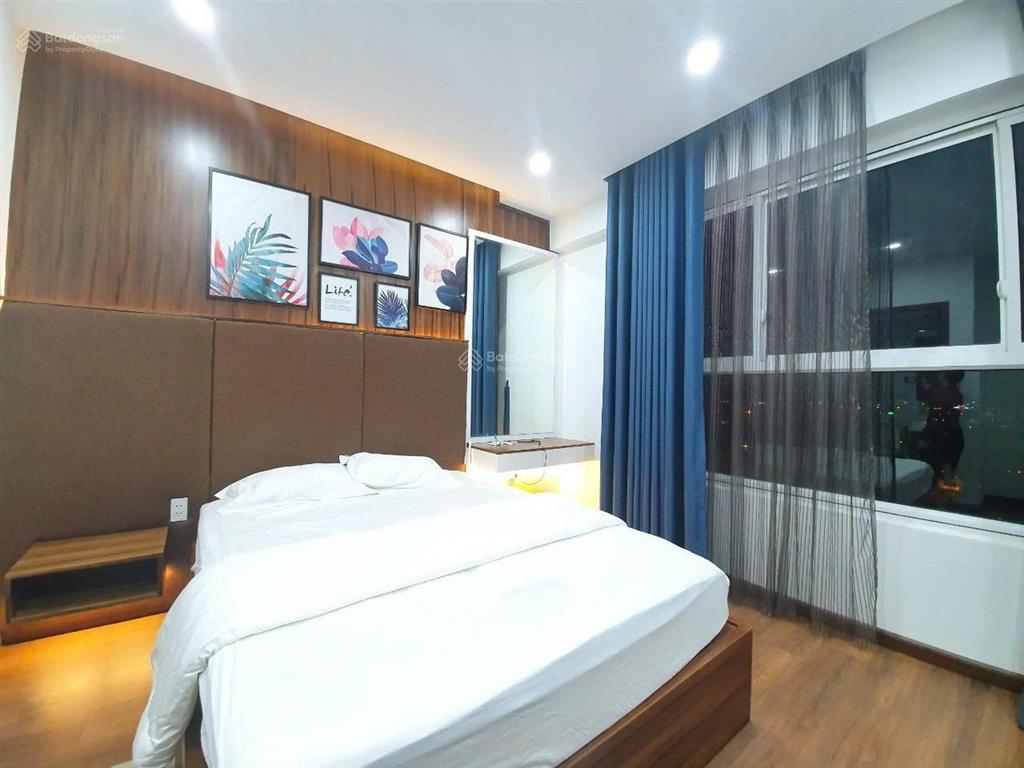 Bán căn hộ 7,1 tỷ, 99m² đầy đủ tiện nghi the botanica novaland phòng khách lớn tầng cao view đẹp
