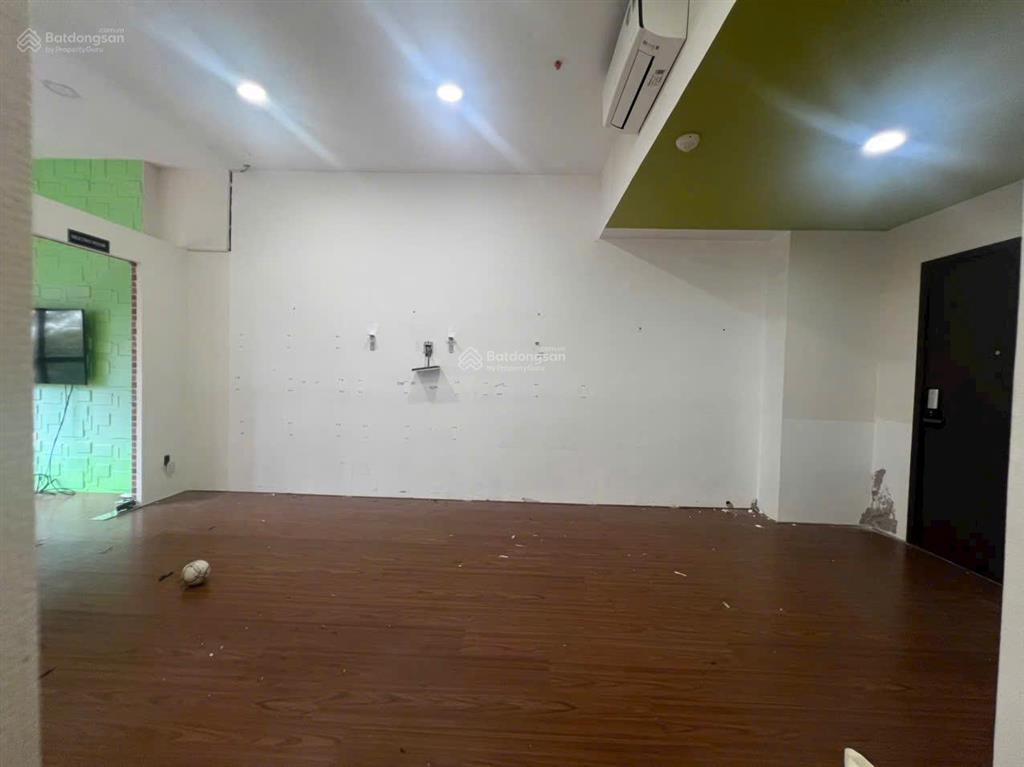 Bán căn officetel garden gate sổ hồng 34m2 nội thất cơ bản về tự thiết kế view công viên tầng cao