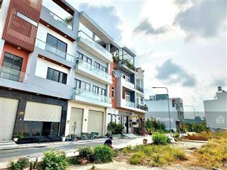 Chính chủ gửi bán đất full thổ cư 60m2, kdc, đường nhựa 8m, giá 3.84tỷ