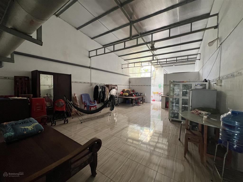 Bán 120,5 mét vuông đất mặt tiền view hồ ngay công viên, tặng căn nhà cấp 4 vẫn còn ở tốt