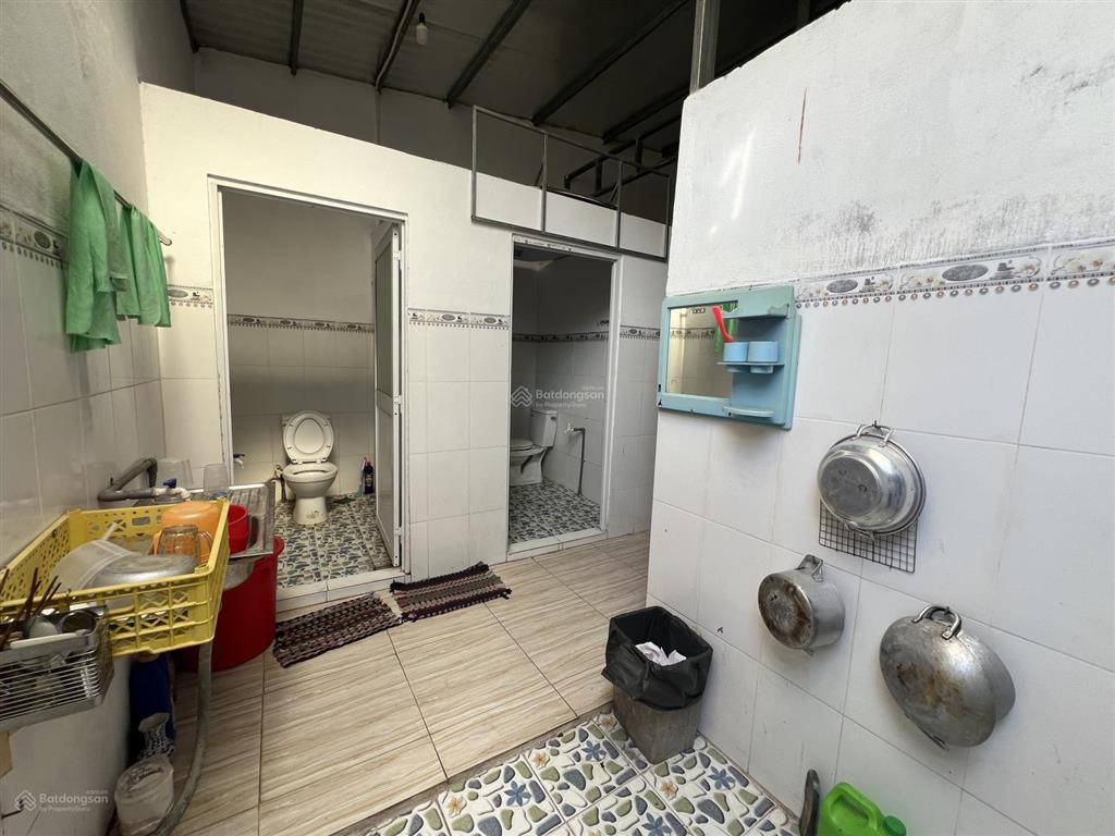 Bán 120,5 mét vuông đất mặt tiền view hồ ngay công viên, tặng căn nhà cấp 4 vẫn còn ở tốt