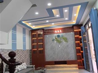 Cần bán nhà đẹp vào ở luôn bên đường bến bình đông, giá hơn 4 tỷ
