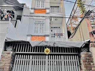 Nhà sửa mới tặng full nội thất dt 63m2 giá 6 tỷ 999 xe hơi ngủ trong nhà kết cấu 3 tầng có sân