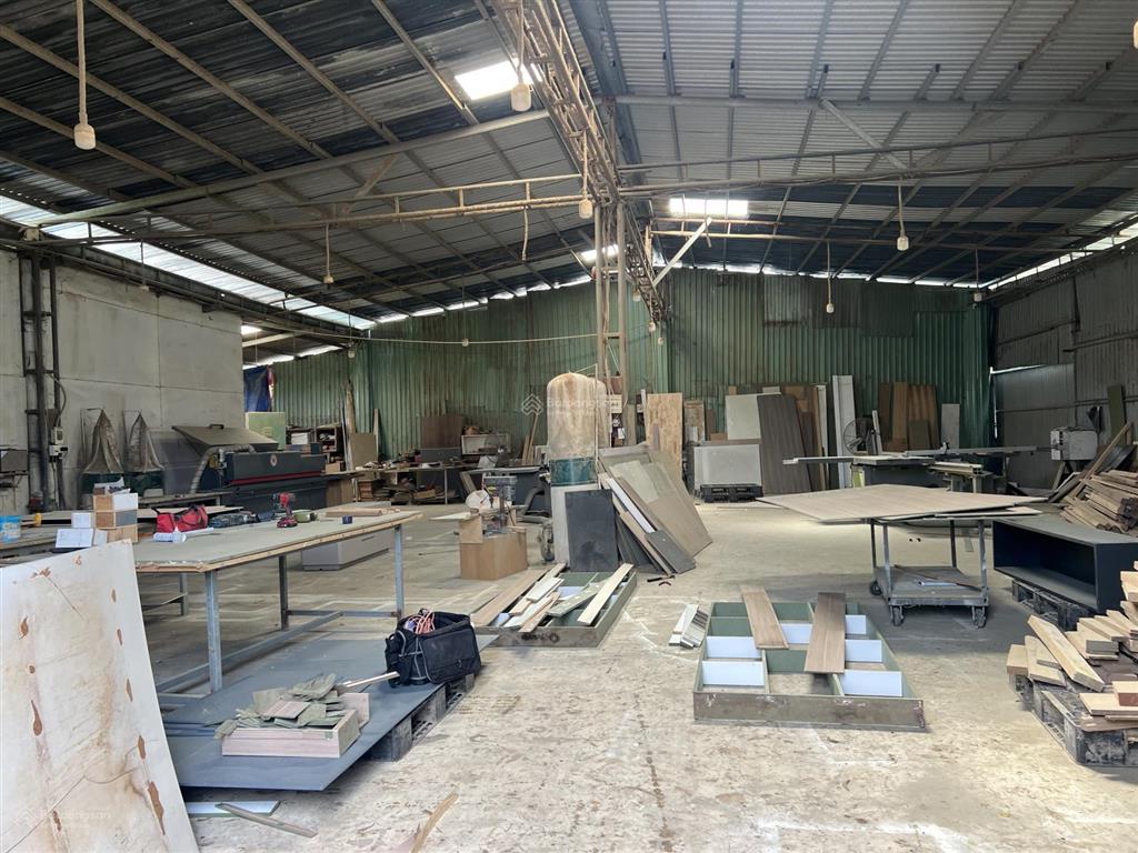 Cho thuê kho xưởng tại p long trường, hcm, diện tích 900m2/35tr/th. phù hợp làm kho hoặc sản xuất