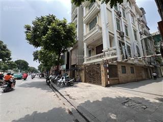 Bán nhà mặt phố 800a cầu giấy, lô góc oto tránh 2 mặt , kinh doanh sầm uất ngày đêm