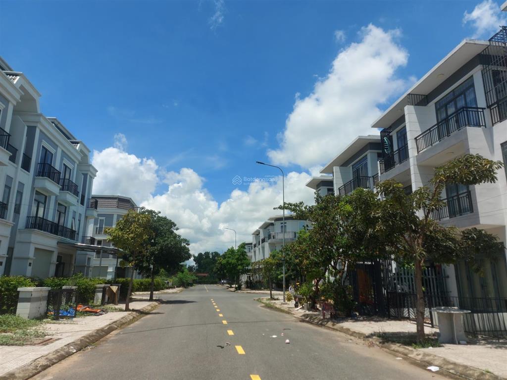 Nhà phố phúc an city, 5x17=85m2 nhà sổ hồng hoàn công đầy đủ hỗ trợ vay ngân hàng, giá chỉ 2,5 tỷ