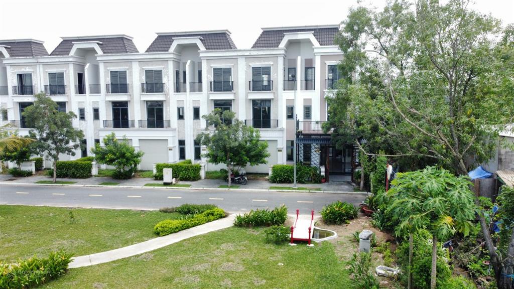 Nhà phúc an city 5 x 15m giá 2.950 (100%) 1 trệt 2 lầu hướng tây view công viên nội thất hoàn thiện