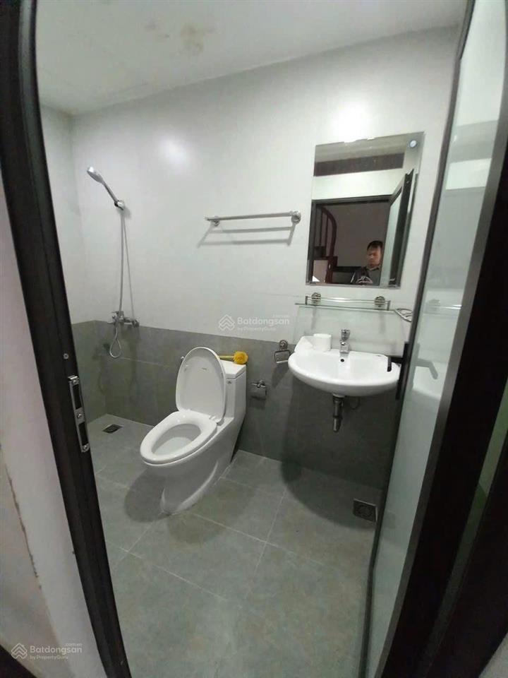 Cho thuê nhà riêng 60m2 x 4 tầng ở hoàng quốc việt, nghĩa tân, cầu giấy