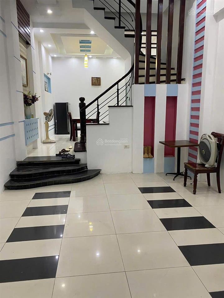 Cho thuê nhà riêng 60m2 x 4 tầng ở hoàng quốc việt, nghĩa tân, cầu giấy