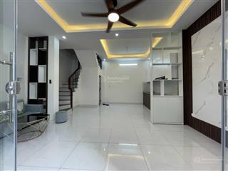 Bán nhà 5 tầng mới koong full nội thất.tt phường cự khối long biên.dt 35m gồm 3 ngủ 4 wc giá 5,5 ty