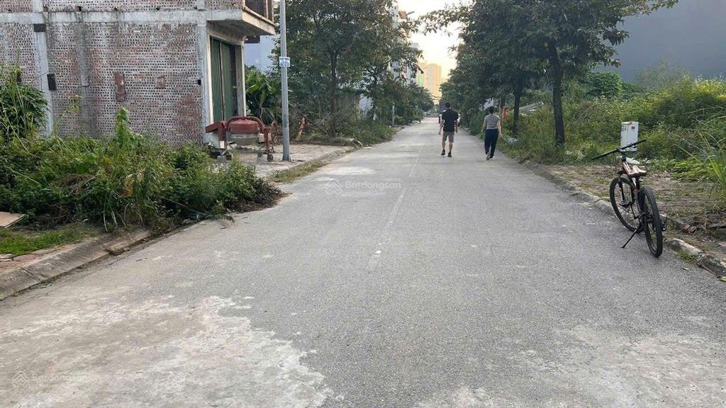 Bán lô đất thổ cư ở an đào c tt trâu quỳ, sát khu sophoes vinhomocepak1gialam.dt 39m giá 4,65 ty