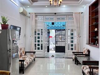 Nhà cực kỳ rẻ dành cho gia đình trẻ 4 tầng nhỉnh 5 đồng cách 2 căn ra hẻm xe hơi