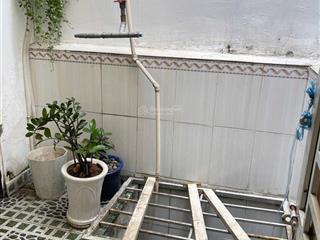 Bán căn nhà 4x18 sổ đẹp vuông vức, hẻm xe hơi thông, 3 tầng hoàn công đủ chủ thiện chí bán