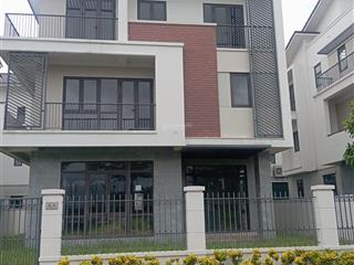 Biệt thự đơn lập diện tích lớn 342m xây 3 tầng hoàn thiện ngoài chỉ 23,5 tỷ giá fo